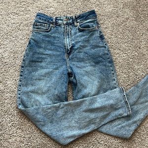 Mom Jeans! Very High-waisted!